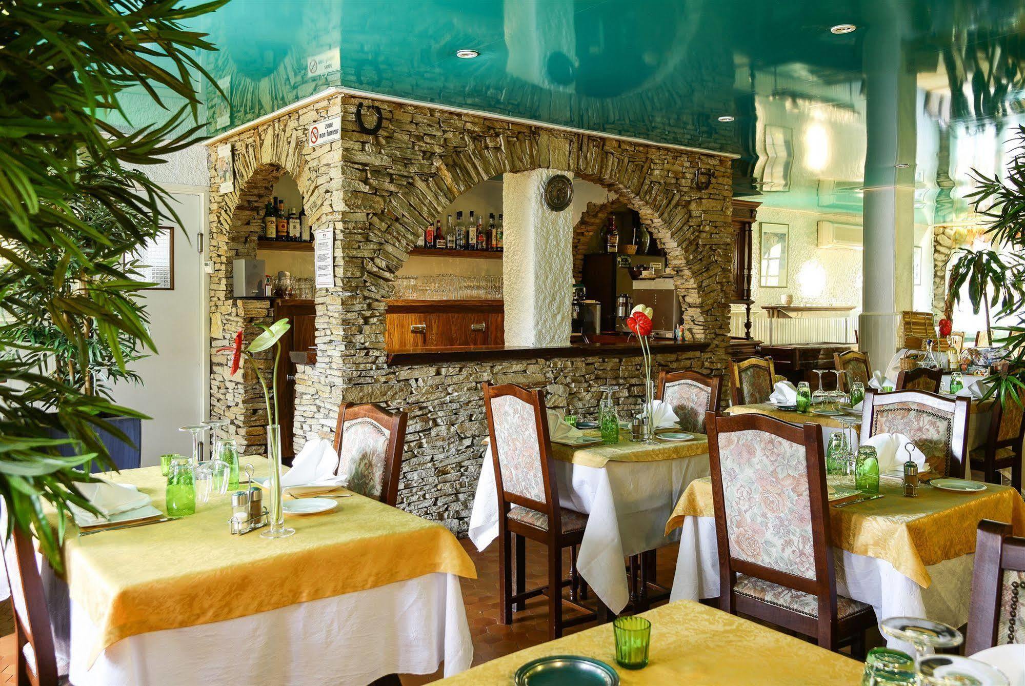 Logis Hotel Restaurant Les Charmettes 아르젤레쉬르메르 외부 사진