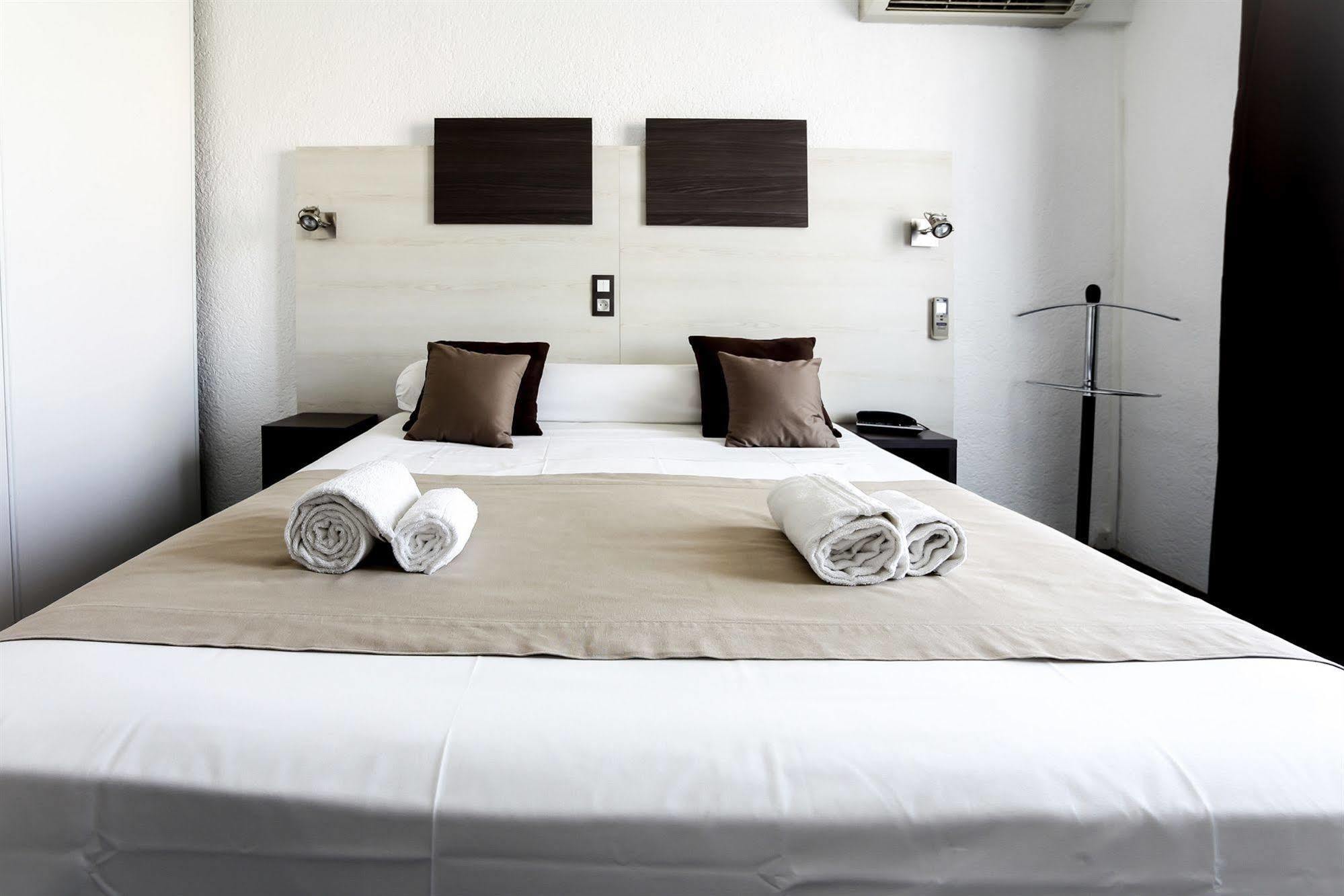 Logis Hotel Restaurant Les Charmettes 아르젤레쉬르메르 외부 사진